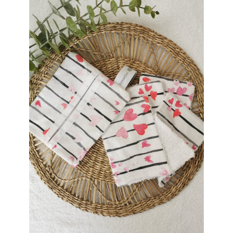 Lot de 4 lingettes lavables + étui Amour Lot de 4 lingettes lavables + étui Amour