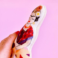 Hochet coussin illustré GOTS - Frida T