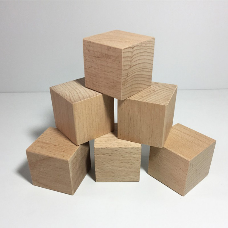 Cubes en bois brut
