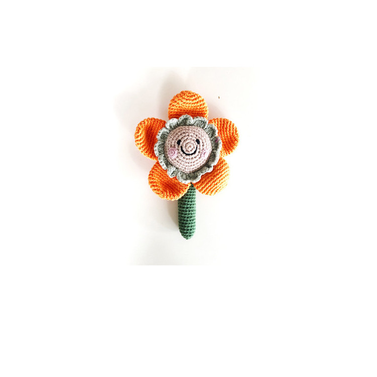 Hochet en crochet fleur orange