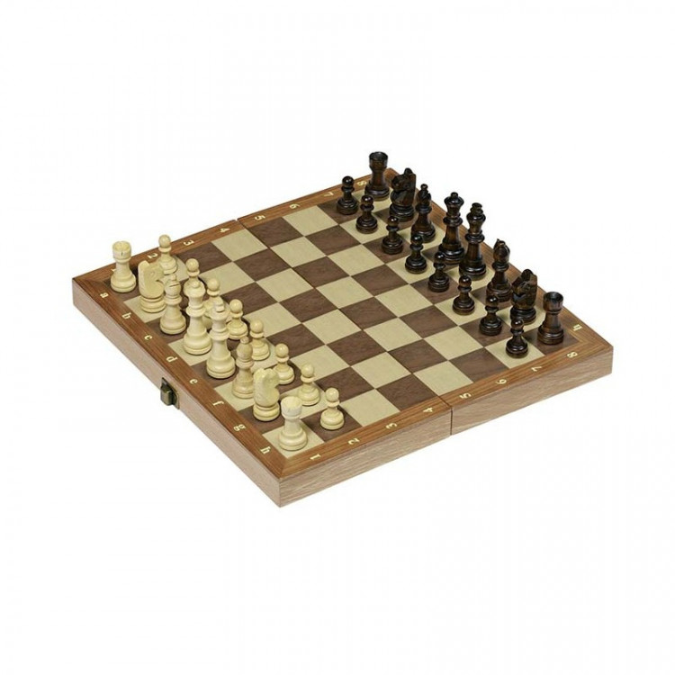 Jeu d'échecs dans une boîte pliable en bois