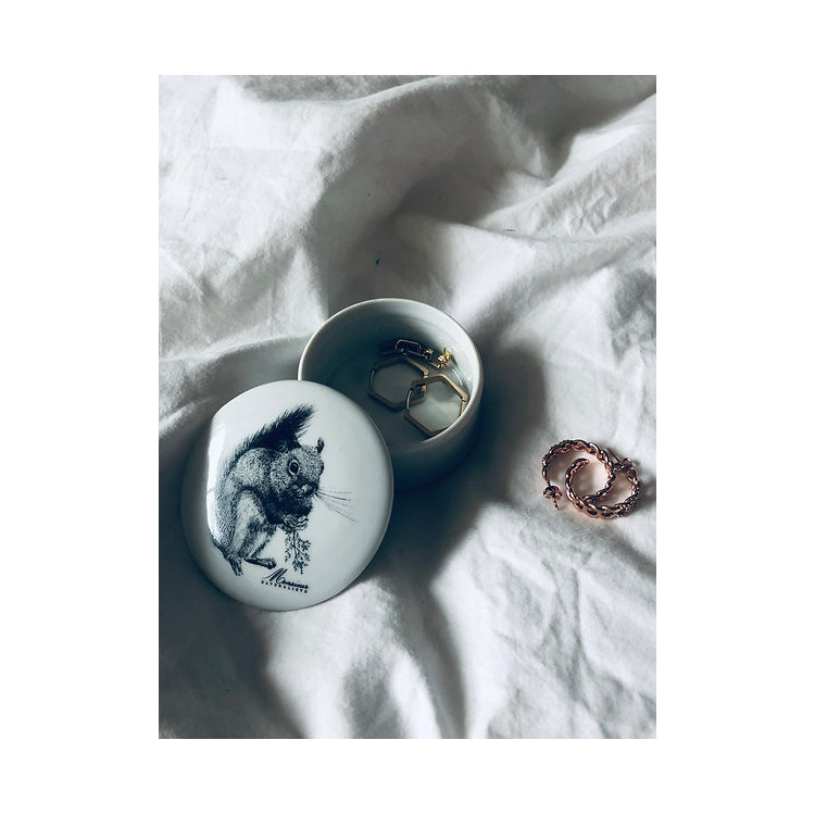 Petite boîte en porcelaine - Ecureuil Petite boîte en porcelaine - Ecureuil