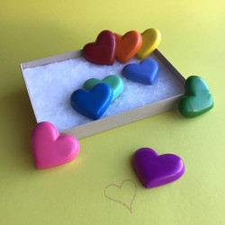 9 Cœurs en cire arc-en-ciel pour colorier