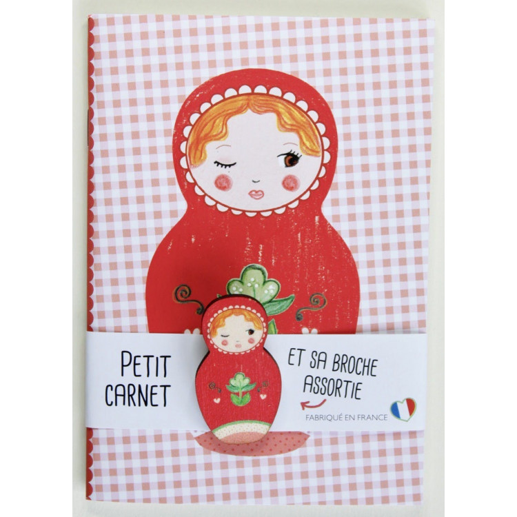 Petit carnet matriochka et sa broche poupée Petit carnet matriochka et sa broche poupée